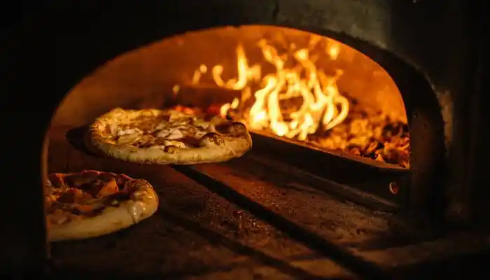 Pizza Al Horno De Leña