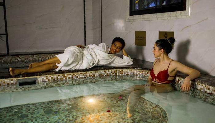 Spa Premium con Ambiente Glamour, Sauna y Turco